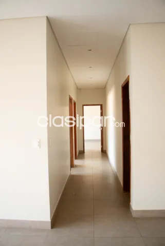 Amplia y Moderna Casa de 455 m2 en Ykua Sati - CLHO5889556 — foto 3