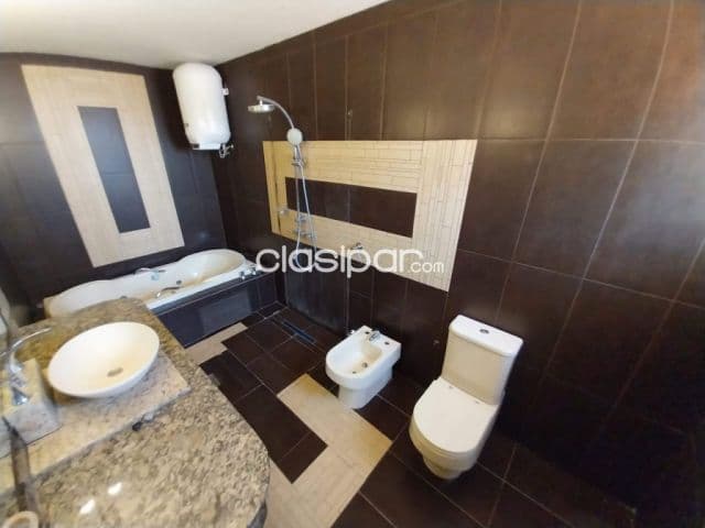 Amplia residencia en barrio mburicao