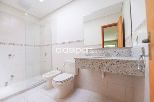Amplio duplex en barrio las golondrinas - loma pyta, foto 1