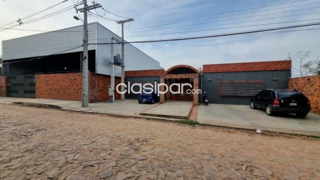 En venta propiedad con importante deposito y oficinas