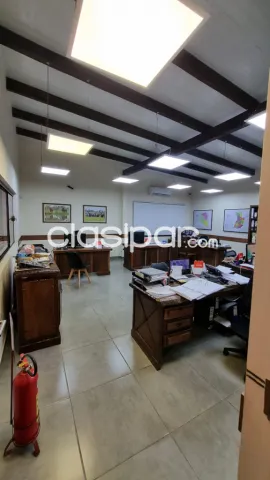 En venta propiedad con importante deposito y oficinas — foto 3