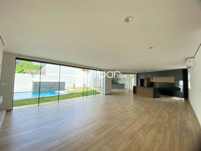 Quinta sosa – mburucuyá: Elegante residencia, 4 suites, jardín, piscina, única!!