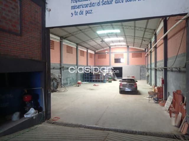 Acc sur, Ñemby: Impecable deposito + showroom, 744 m2, ofic, altura ideal, ubic cercana