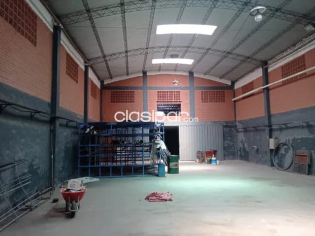 Acc sur, Ñemby: Impecable deposito + showroom, 744 m2, ofic, altura ideal, ubic cercana — foto 4