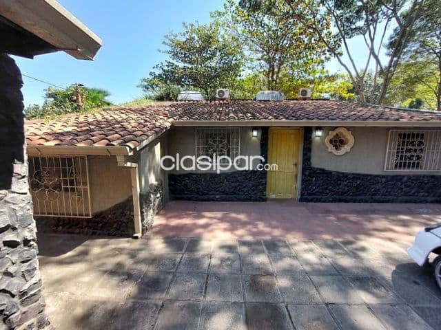 Lambaré prox. Sup el pueblo: Confortable residencia, 3 dormit, amplio jardín
