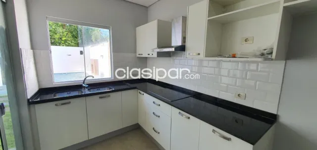 Lambaré camino al yacht: Elegante dúplex, confortable, 3 dormit, jardín, quincho, piscina, foto 5