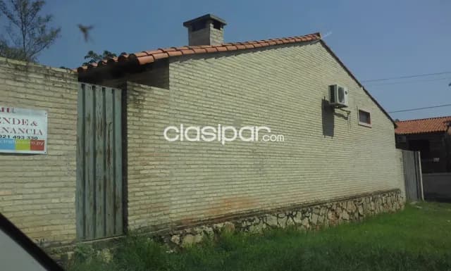 Lambaré prox. Cacique: Confortable residencia, 360 m2, 3 dormit, amplio jardín, foto 3