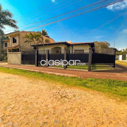 Yacht y golf club – lambare: Finísima residencia, 1.258 m2, totalmente pb, 3 dormit, quinc, foto 1