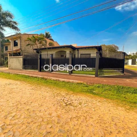 Yacht y golf club – lambare: Finísima residencia, 1.258 m2, totalmente pb, 3 dormit, quinc, foto 2