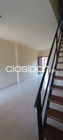 Vende Dúplex sobre la calle Pasaje Comunal esq. Avda. Nanawa de 3 dormit — foto 4