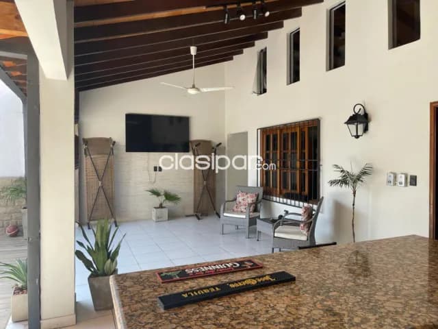 Prox. Bruno guggiari: 468 m2, amplia residencia, 5 dormitorios, quincho, piscina, garajes, foto 3