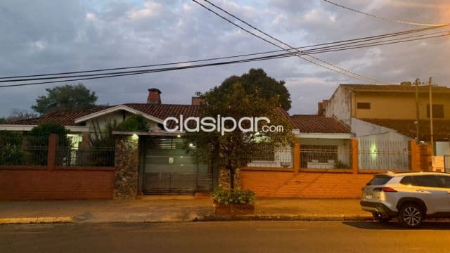 Casa en el centro de Encarnación cod 2946