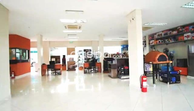 Amplio local comercial en esq. Sobre av. Eusebio ayala — foto 1