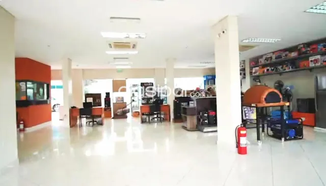 Amplio local comercial en esq. Sobre av. Eusebio ayala — foto 2