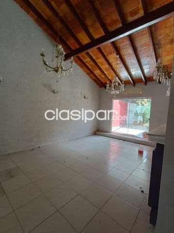 Casa de 6 habitaciones en bo. Sta. Librada