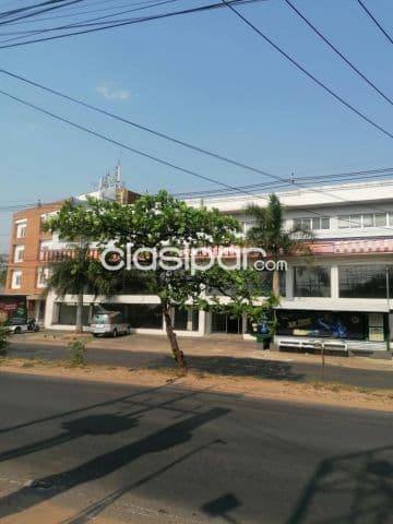 Avda. Sacramento: Importante local comercial, showroom, oficinas, 1200 m2, estacionamiento — foto 1