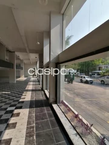 Avda. Sacramento: Importante local comercial, showroom, oficinas, 1200 m2, estacionamiento — foto 3