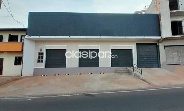 Showroom sobre acceso sur zona tres bocas cod 2962