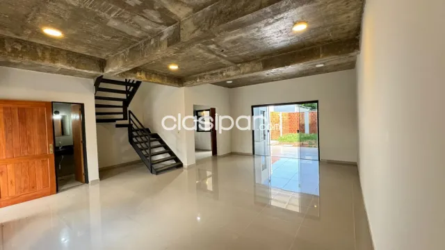 Lambare – coleg. Sek : A estrenar, 200 m2, amplia y funcional, 3 dormit, gran jardín, foto 5