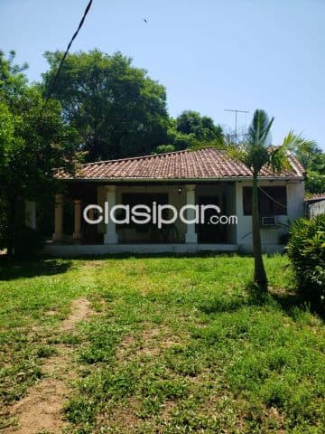 Casa con amplio terreno en mbocajaty