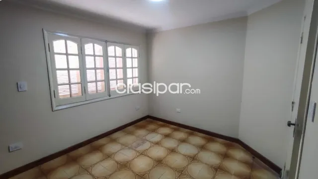 Amplia casa en barrio Herrera apta para oficina — foto 2