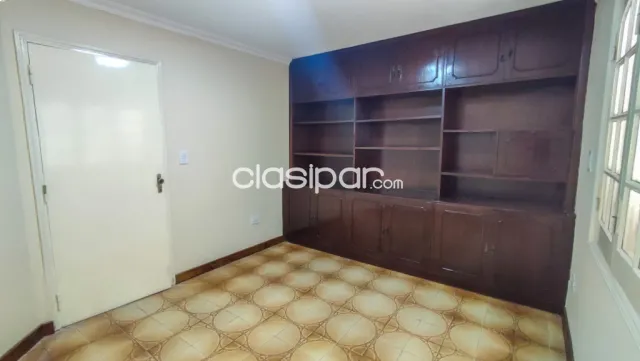 Amplia casa en barrio Herrera apta para oficina — foto 4
