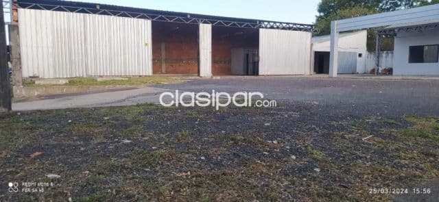 Z/ avda. Mme lynch y sta. Teresa: Deposito + showroom + oficinas + parking, en esquina