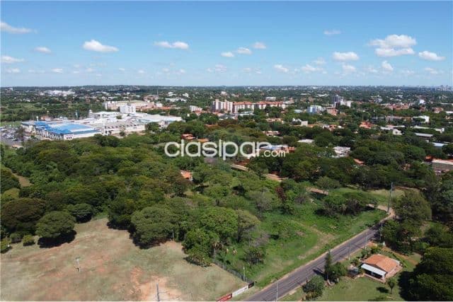Amplia propiedad de 7.980 m2 en esquina, en fdo zona norte, limita con San Lorenzo