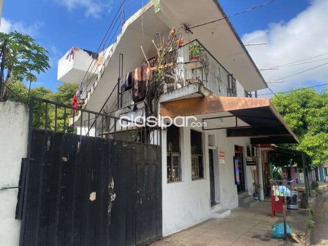 casa con departamento y salones sobre Libertad casi Laguna Grande. Fernando de la Mo