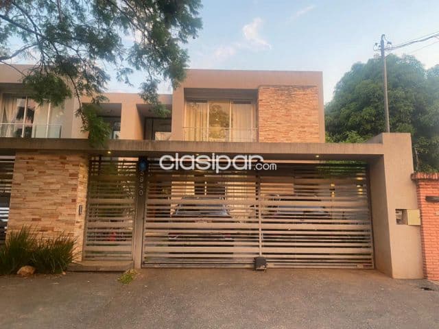 B. Mcal. Estigarribia: Amplio duplex, 3 suites, escritorio, quincho, parrilla, garajes, foto 1