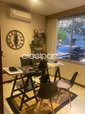 B. Mcal. Estigarribia: Amplio duplex, 3 suites, escritorio, quincho, parrilla, garajes, foto 4