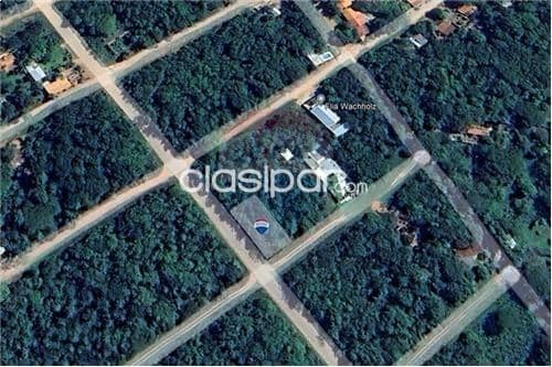 Amplio terreno en esquina en altos