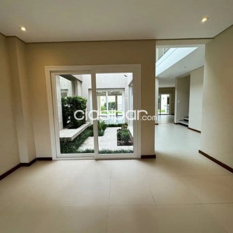 Casa De 3 dormitorios con piscina en barrio Manora