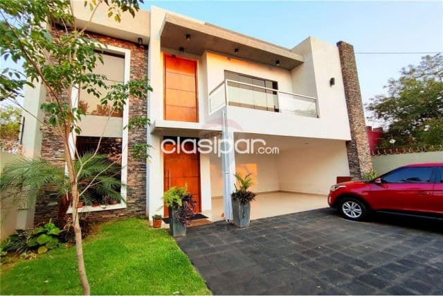Hermosa casa de 3 dormitorios con terraza a una cuadra de cacique Lambaré