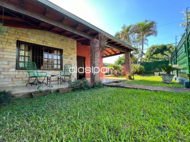 En venta amplia y luminosa residencia en San Lorenzo, bo. San isidro !! — foto principal