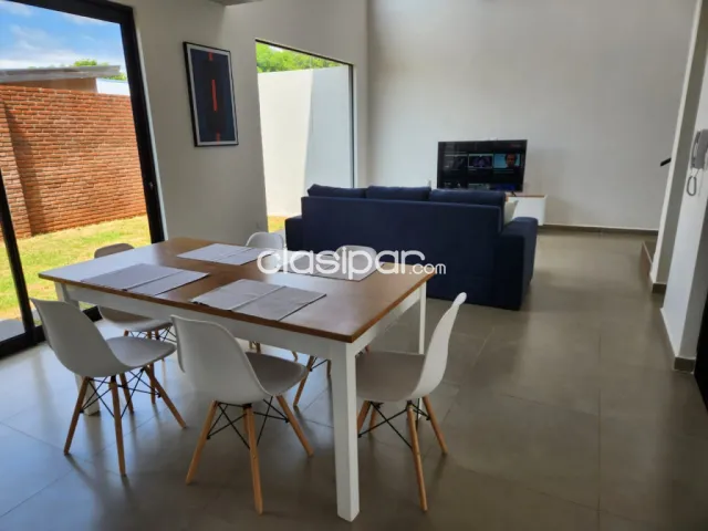 dúplex en el barrio María Auxiliadora, Encarnación: 3 habitaciones y 3 baños, foto 3