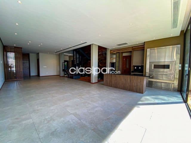 Casa de 400 m2 en Mburucuya, Zona Jade Park-CLHO5405890