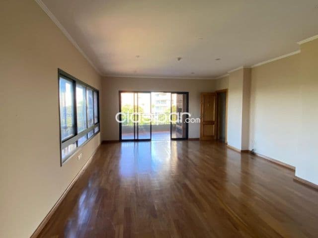 Se vende Departamento de 3 Dormitorios, en Edificio sobre la avenida Santa Teresa