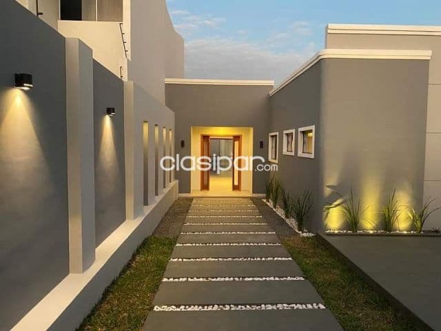 Bo Herrera: Elegante residencia, 3 suites, jardín, piscina, 8.000.000 gs