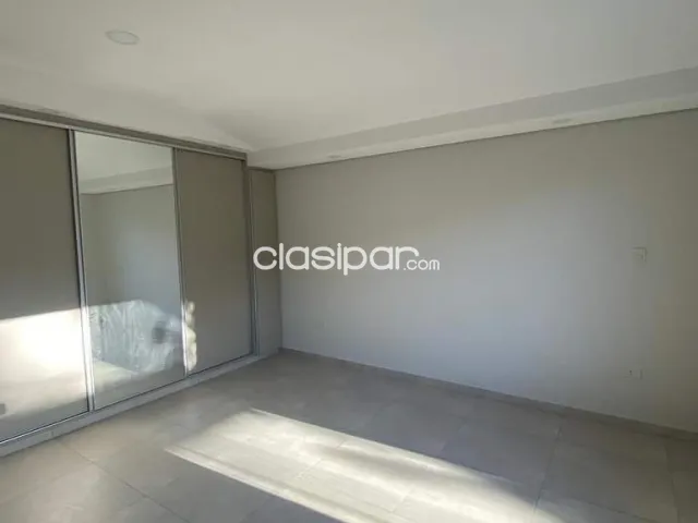Bo Herrera: Elegante residencia, 3 suites, jardín, piscina, 8.000.000 gs — foto 4