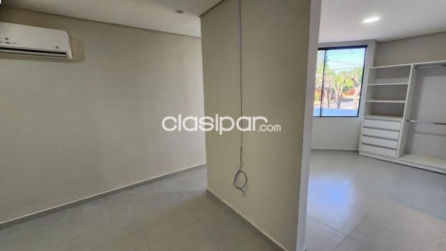 Amplia casa en alquiler en Barrio Mcal Estigarribia