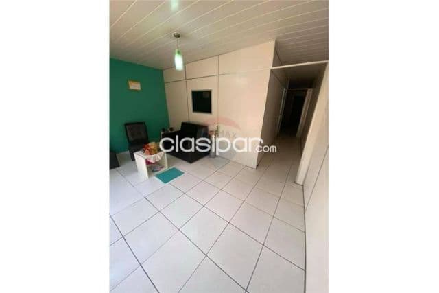 Casa con salones comeciales