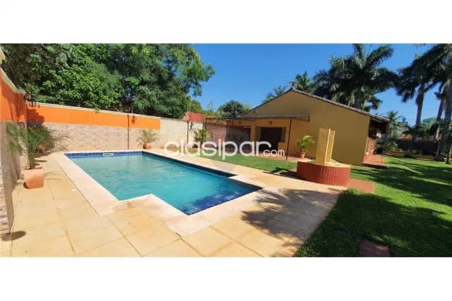 Amplia y hermosa casa con piscina en Luque! — foto 2