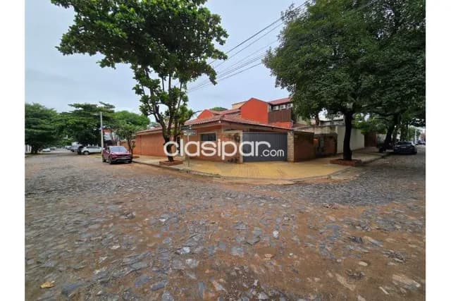 Amplio terreno en esquina c/ casa a refaccionar o demoler barrio mburucuya — foto 2