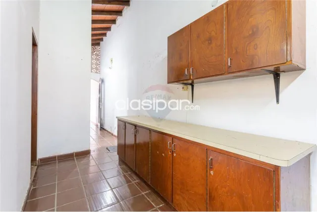 Casa - Venta - Paraguay Asunción Barrio Jara Amplia casa en exelente ubicación 230,000 US, foto 3