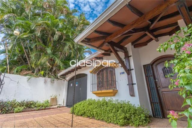 Casa - Venta - Paraguay Asunción Barrio Jara Amplia casa en exelente ubicación 230,000 US, foto 5