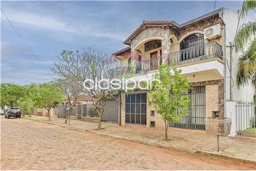 En venta - Amplia propiedad en pleno Cuarto Barrio Luque — foto 2