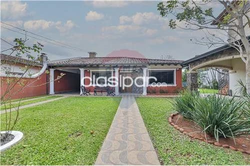 En venta - Amplia propiedad en pleno Cuarto Barrio Luque — foto 3
