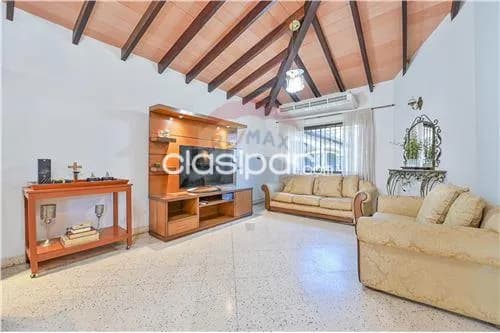 En venta - Amplia propiedad en pleno Cuarto Barrio Luque — foto 5
