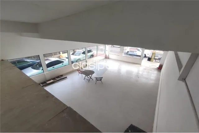 En Alquiler Salón Comercial — foto 3